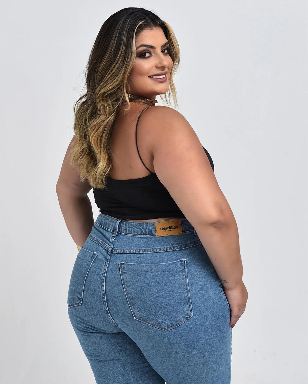Calça Jeans Mom Feminina Plus Size Básica com Elastano 00229 Média