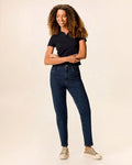 Calça Feminina Mom Bolso Funcional Em Jeans Com Elastano - 1000125707